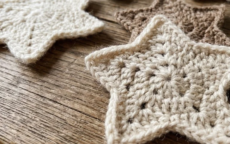 Christmas Crochet Stars – Free 5-Point Ornament Pattern